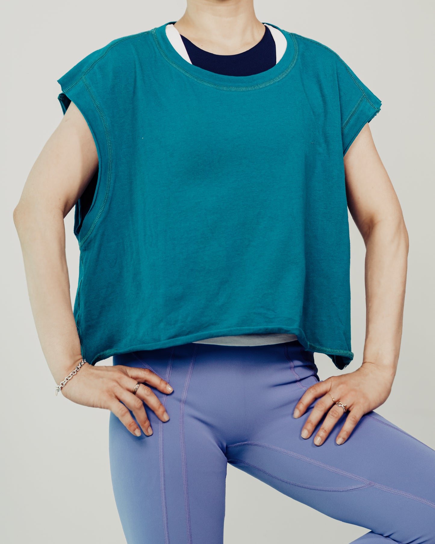 BACK O OPEN CROPPED T SHIRT